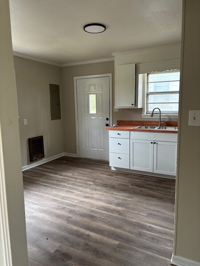 Photo - 916 Greenwood St