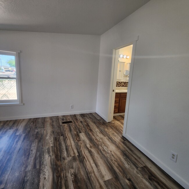 Photo - 21533 W Laura St