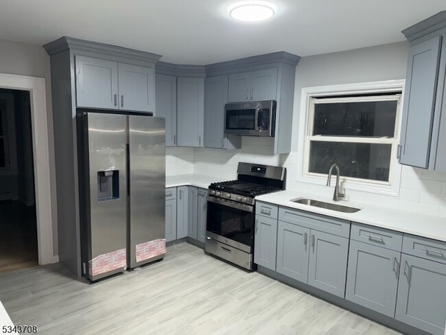 Building Photo - 32 Hornblower Ave