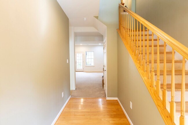 Photo - 703 Rainier Rd