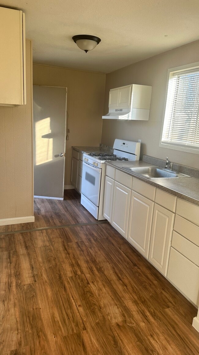 Photo - 6900 Cottage St