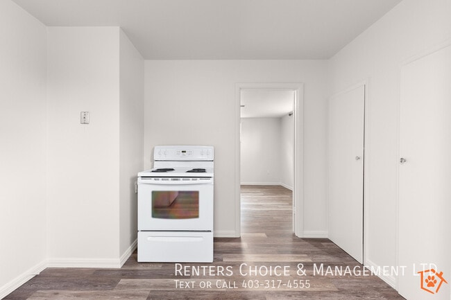 Photo - Pet Friendly Suite with Fenced Yard + Driveway Parking