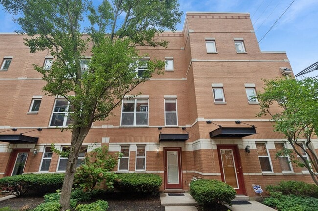 Building Photo - 521 Chicago Ave Unit H
