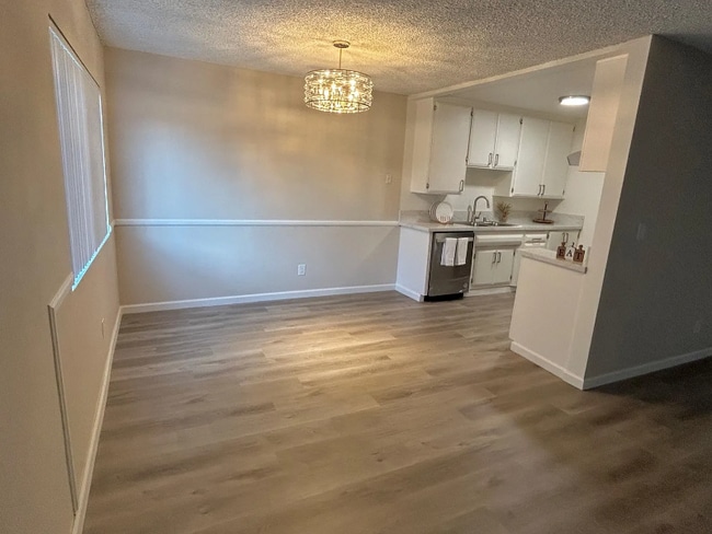 Photo - 220 E Live Oak St Unidad 19