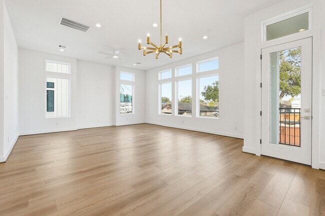 Photo - 3830 Wilmer St