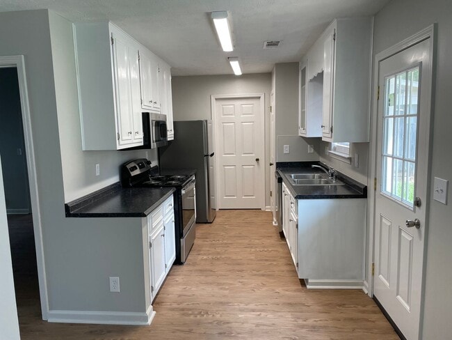 Photo - 466 West Dr