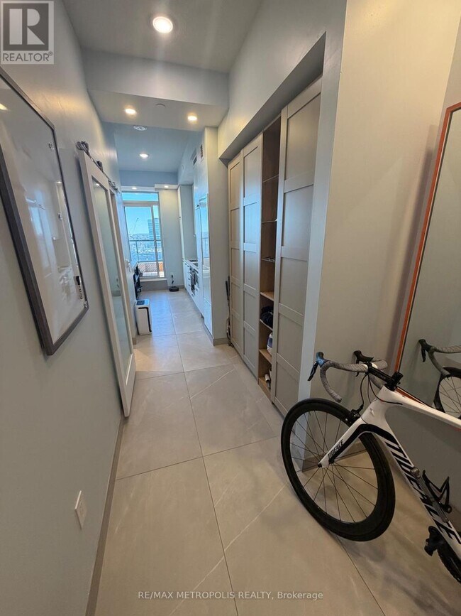 Photo - 38 Honeycrisp Cres Unit 1217