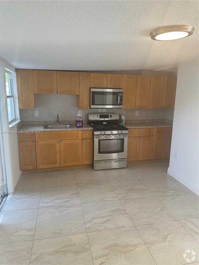 Building Photo - 2250 NW 103rd St Unit C Rental