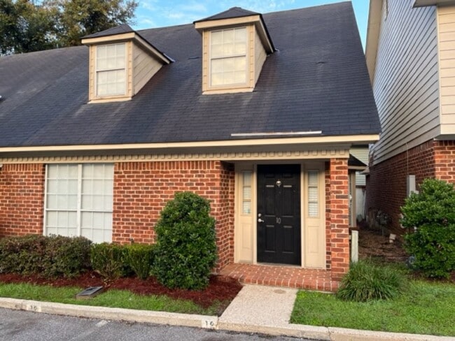 Three Bedroom / 2 Bath Townhome in Gate Co... - Three Bedroom / 2 Bath Townhome in Gate Co...