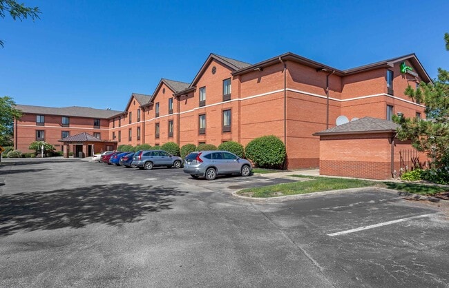 Furnished Studio-Cleveland - Middleburg Heights