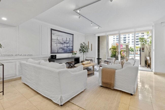 Photo - 520 Brickell Key Dr