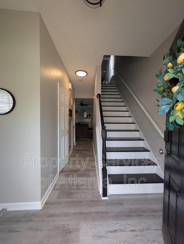 Photo - 5690 Hampton Ct