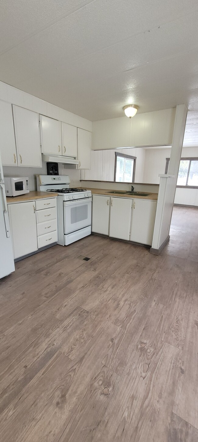 Building Photo - Mountain View Estates Unit 5 -MH