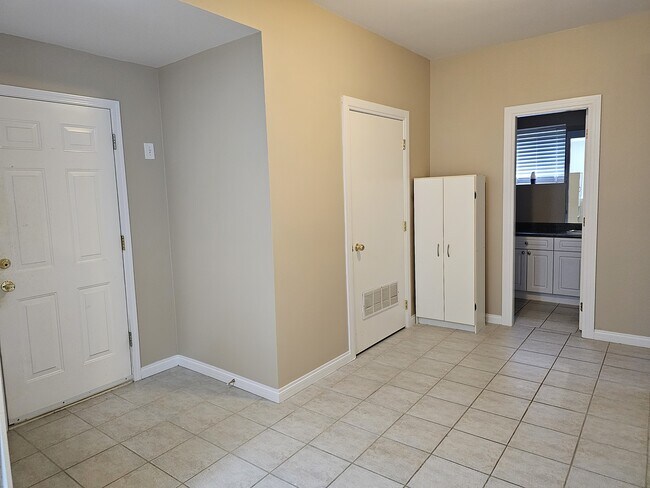 Photo - 24970 Dewdney Trunk Rd