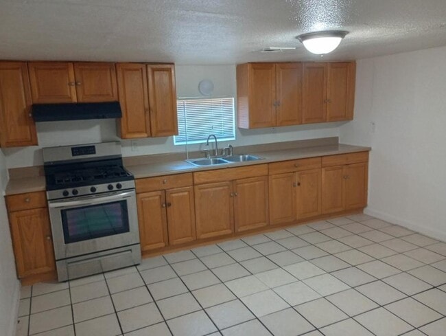 Building Photo - 2 bedroom in Eloy AZ 85131