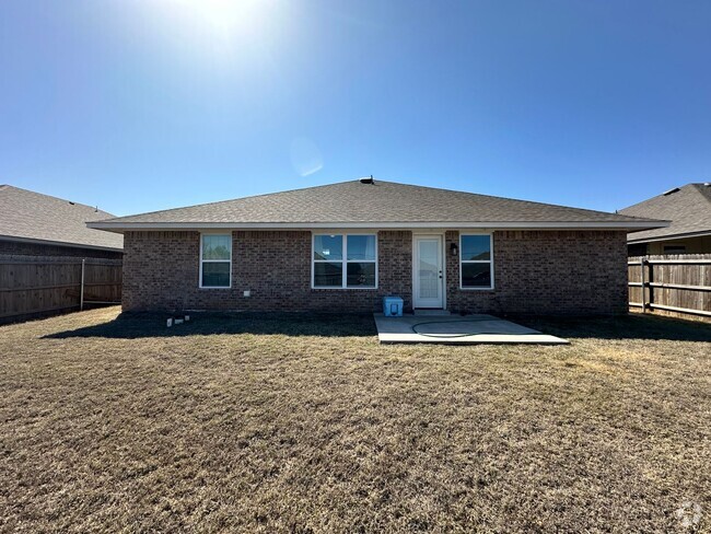 Building Photo - Cute 3 bed 2 bath + office in NW OKC Rental