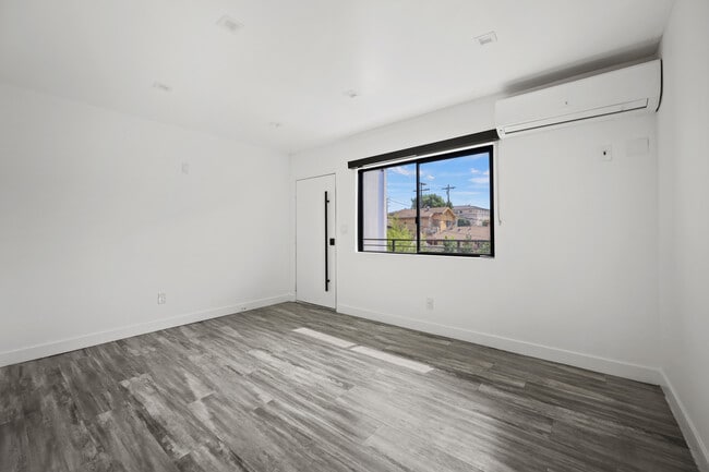 UNIT 6 - 2814 Sichel St. Unit 2