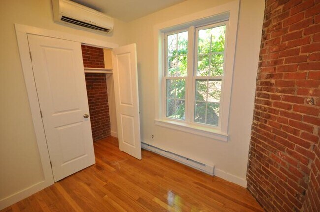 Photo - Really nice 3 bed 2 bath in the south end......BROKER FEE PAID BY OWNER!!!