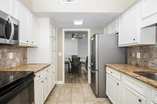 Building Photo - 9809 Richmond Ave. Unit 16