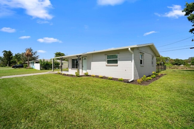 Photo - Fully fence yard home 2 bedrooms 1 bath in...