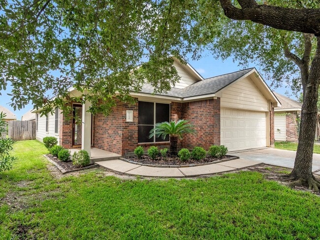 Photo - 21639 Falvel Lake Dr House