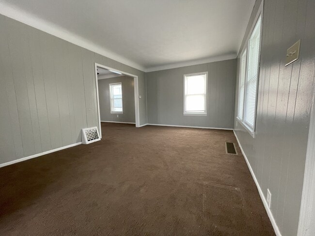 Photo - 3131 Enright St