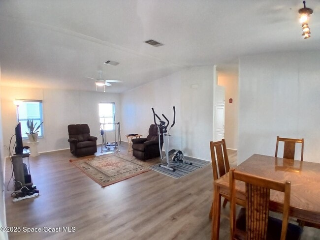 Photo - 4619 Goldfinch Ln