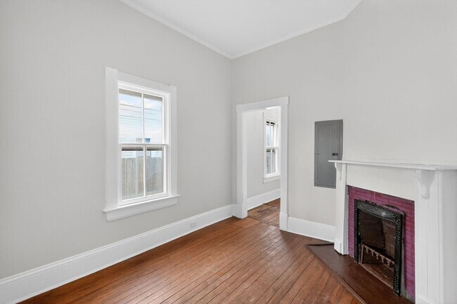 Photo - 321 Orleans St SE