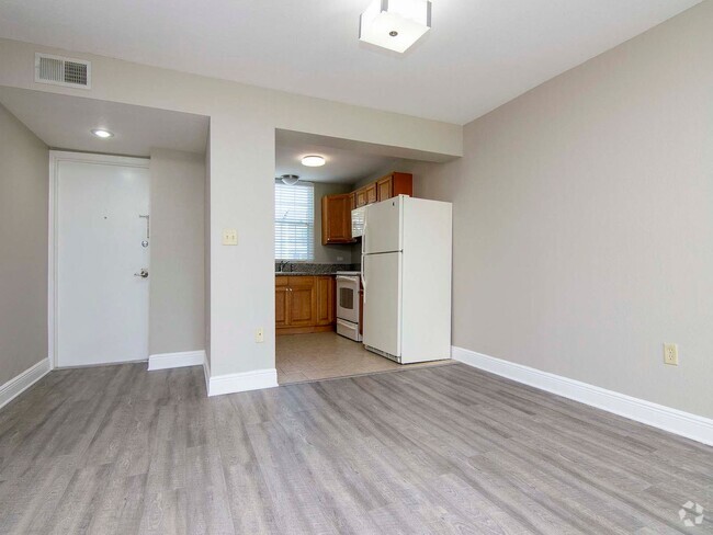 Building Photo - Ground Floor - Corner/End Unit - Upgraded ... Rental