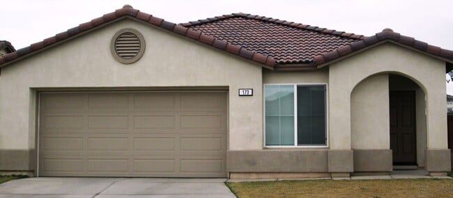 Building Photo - Charming 4 bed/2 bath home available for Rent