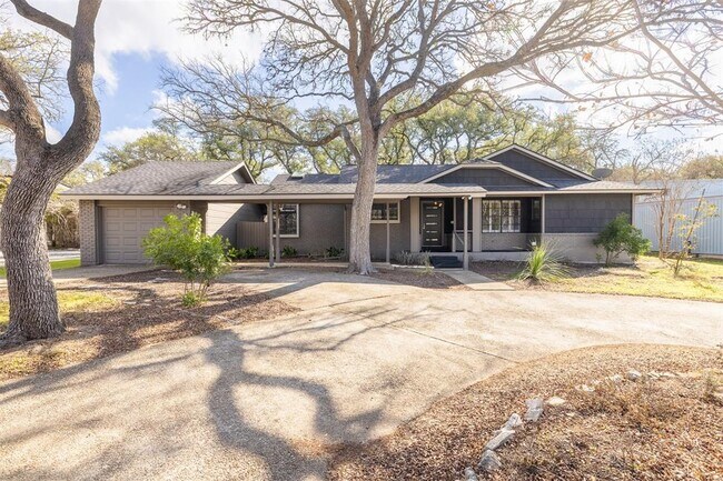 Photo - 25 Woodcreek Dr House