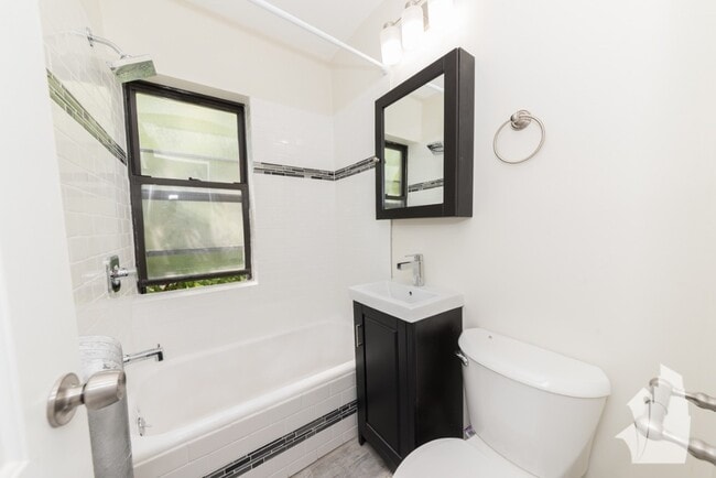 Photo - 915 W Waveland Ave Unit 923-3B