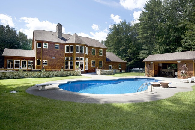 32 Flat Rock Rd