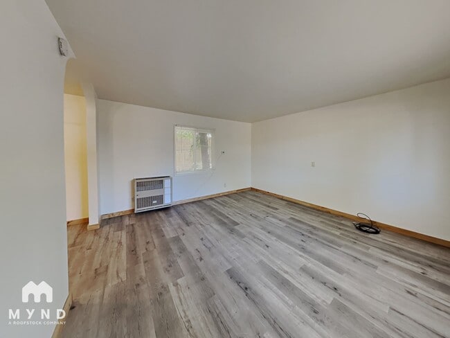 Photo - 220 Hillcrest Dr