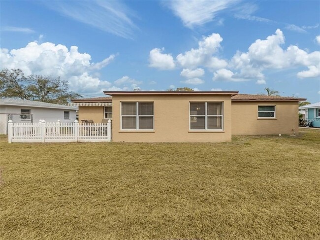 Photo - 1215 Mango Ave
