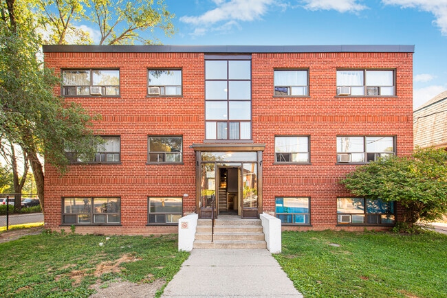 Building Photo - Landmark Apartments