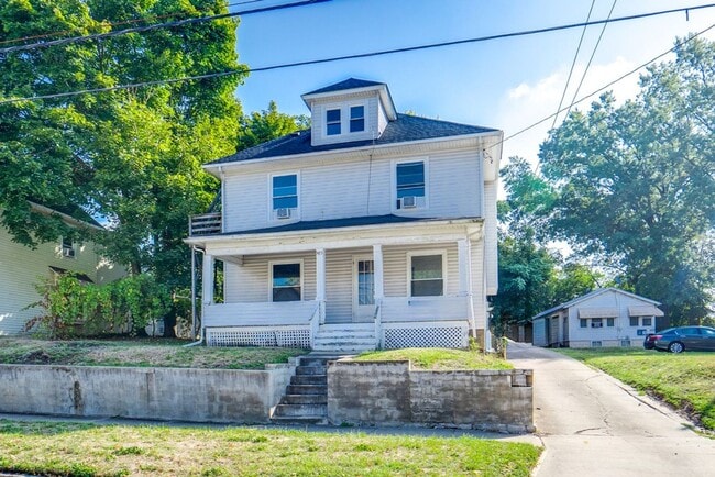 Photo - 485 Allyn St Unit #1