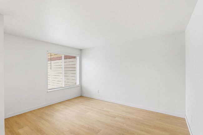 Photo - The Finch Apartments