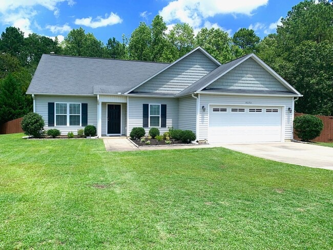 Building Photo - Beautiful 3 Bed 2 Bath Home in Jack Britt