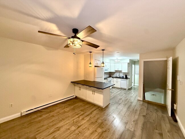 Building Photo - 133 Main St Unit APT 5