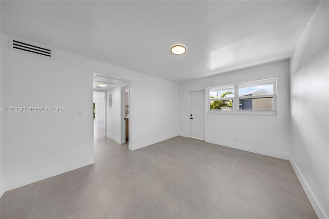 Photo - 5195 NE 18th Ave Unidad 3