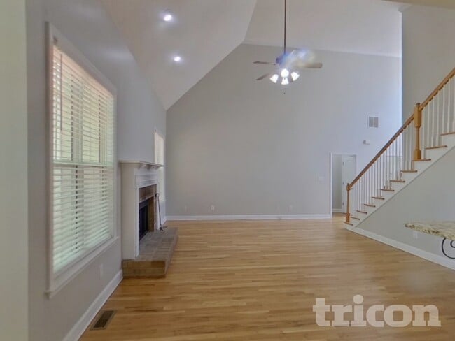 Photo - 111 Beaverbrook Ln