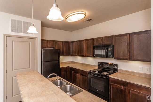 1BR, 1BA - 687SF "THE HORSESHOE" Kitchen