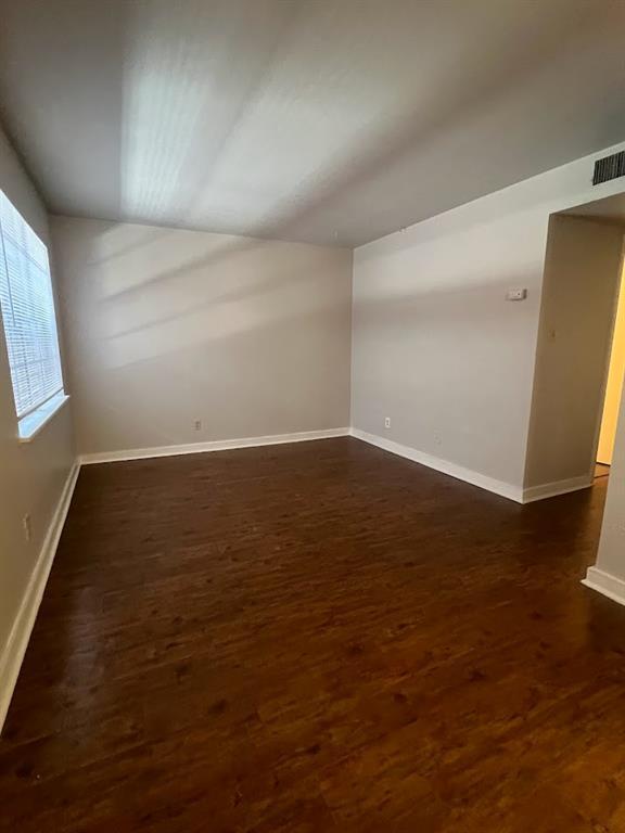 Photo - 307 E 31st St Unidad 102