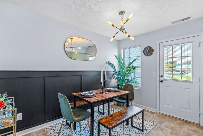 Photo - 1327 Hollenbeck Ln