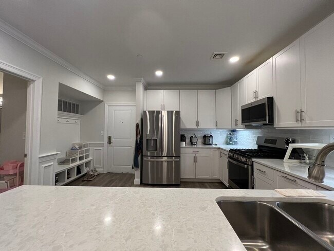 Photo - 320 Middlesex Ave Unidad B201 Rental