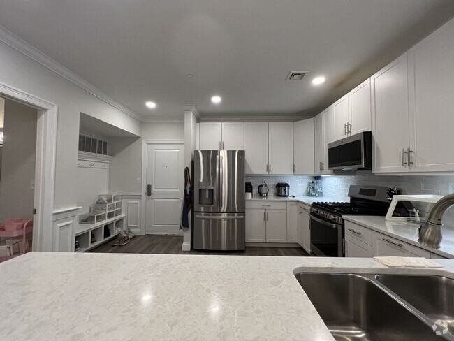 Building Photo - 320 Middlesex Ave Unit B201 Rental