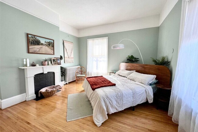 Photo - 215 Charles St