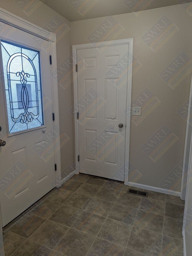 Photo - 405 Archers Trail-