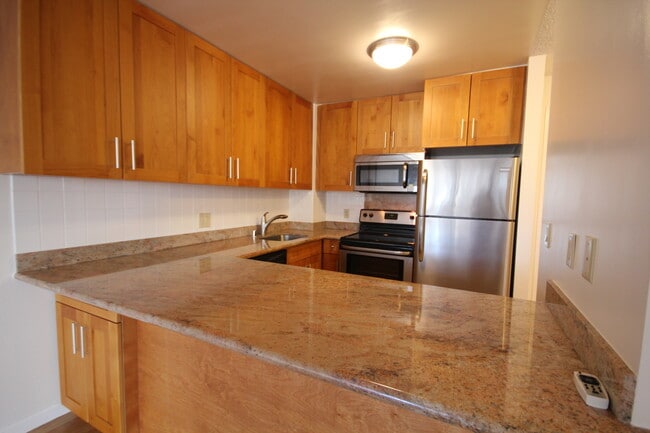 Building Photo - Kukui Plaza - Ewa Tower -1 Bedroom, 1 Bathroom, 1 Parking ! Unit 1406